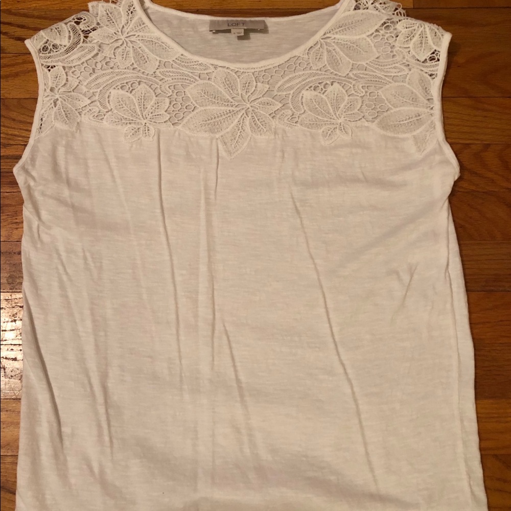 White sleeveless lace top